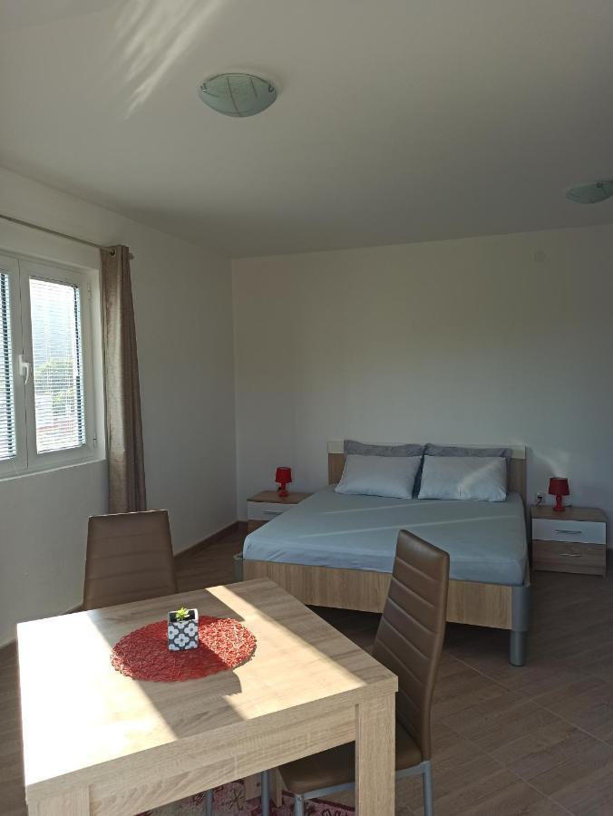 Lastva Holliday Rooms بودفا المظهر الخارجي الصورة