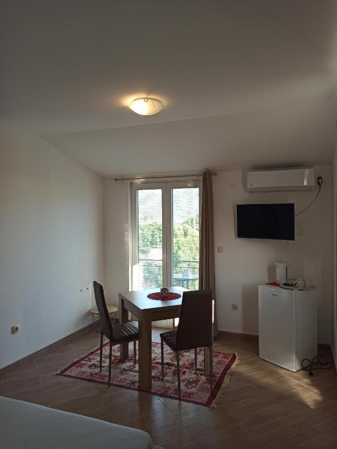 Lastva Holliday Rooms بودفا المظهر الخارجي الصورة