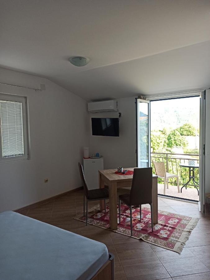 Lastva Holliday Rooms بودفا المظهر الخارجي الصورة